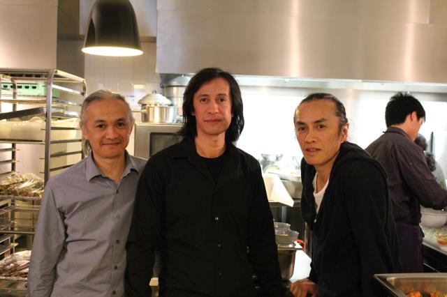 Jean-Phi, Hando et Mido Youssouf, trois frères réunis autour de leur passion commune pour la cuisine Vietnamienne.