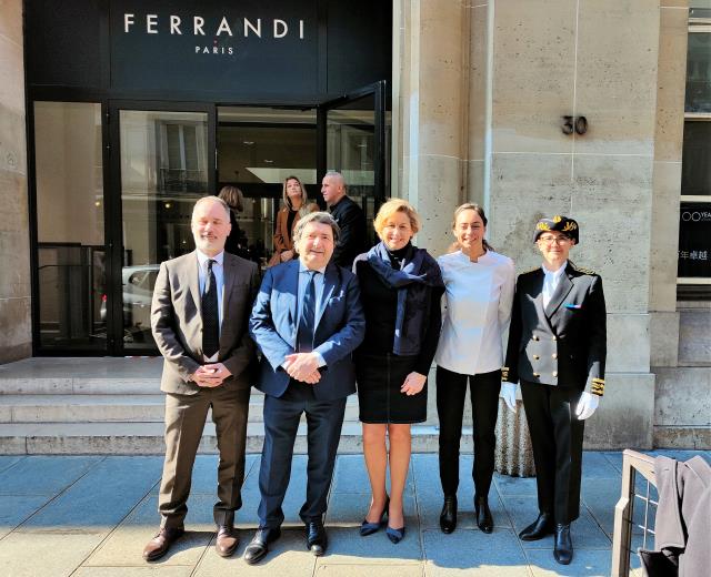 Nathalie Delattre et Nina Métayer visitent Ferrandi Paris à l'occasion de la Semaine des métiers du Tourisme, en compagnie de Thomas Allanic (DG de Ferrandi), Dominique Restino (président de la CCI IDF) et 