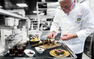 Christian Têtedoie en cuisine.