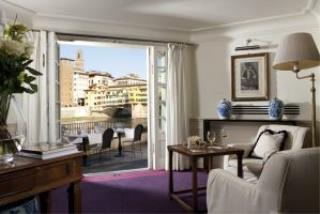 Les 43 chambres et suites de l'hôtel Continentale dominent depuis les terrasses le Ponte Vecchio.