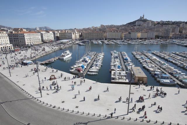 En juillet 2013, les touristes ont été 23 % de plus que l'année précédente à visiter la cité phocéenne.