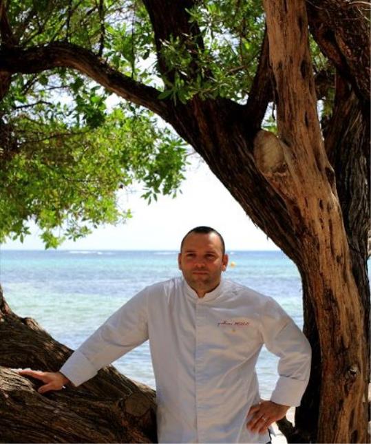 Le chef de cuisine Guillaume Brégeat, 31 ans, propose une cuisine française associée à des produits créoles.