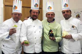 Les chefs réunis à l'école centrale de Bucarest.