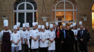 Les apprentis cuisine du CFA aux côtés de Jean-François Tostivint, Sylvia Pinel, Thierry Marx,...