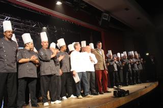 Thierry Marx et Henri Giscard d'Estaing entourés des chefs monde du Club Med