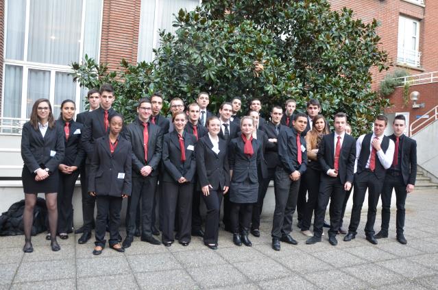 Photo souvenir pour les candidats après les épreuves.