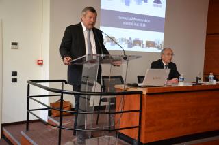 Roland Héguy, président confédéral, en ouverture de la réunion. A ses côtés, hervé Bécam,...