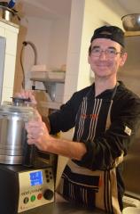 Olivier Laterrot, chef du Lou Tiap, à Paris, est un adepte du Robot Cook.