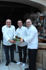 de g. à d., Théo et Christophe Mansi et leur chef Luigi Fiore