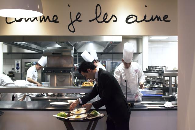 Le restaurant Fond Rose (Nord Sud Développement) à Caluire-et-Cuire rend hommage à la cuisine.