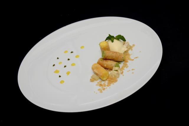 Le dessert de Richard Toix : croustillant citron avocat, crème glacée au miel et à la fleur d'oranger.