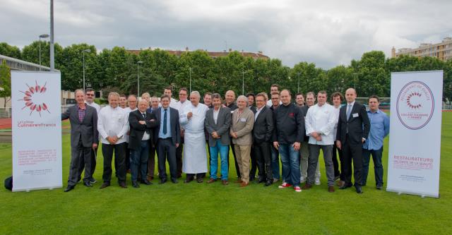 Les membres du Collège culinaire de France réunis au Stade d'Issy pour le lancement du premier Collège culinaire de France en région.
