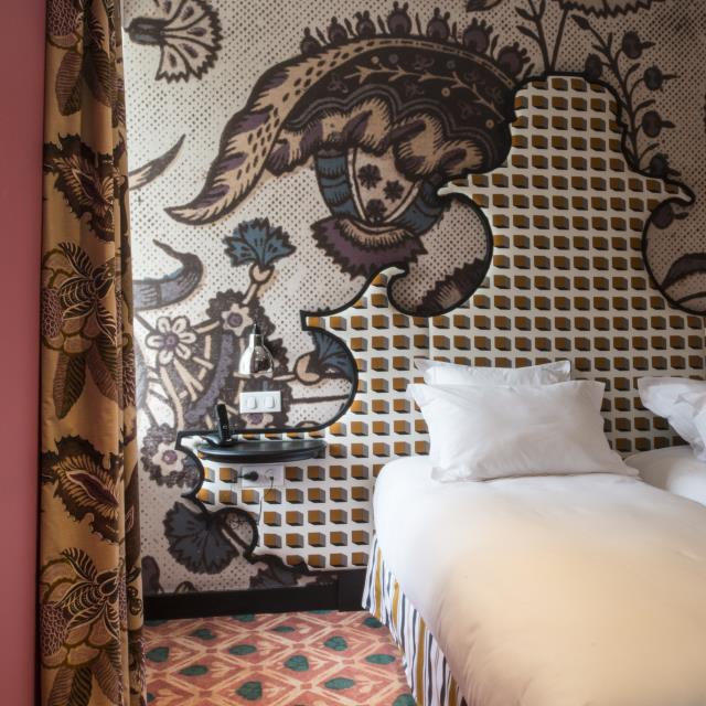 Une chambre de l'hôtel Jules César, à Arles, redécoré par Christian Lacroix.