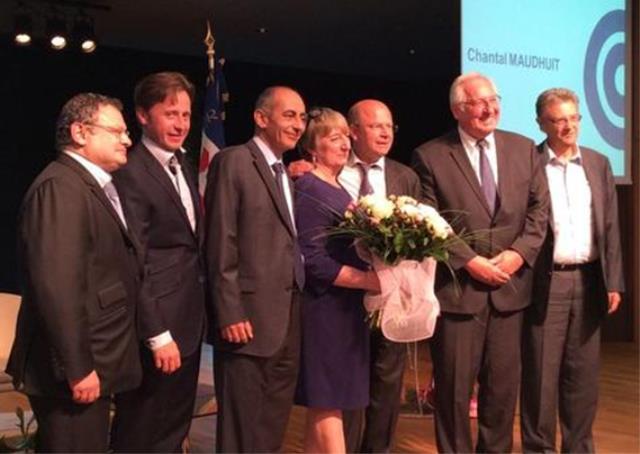 De gche à dte : Maître  CHELLY notaire, Bertrand JALLERAT Le Grand Monarque - CHARTRES, Nicolas QUILLET Préfet d'Eure-et-Loir, Chantal MAUDHUIT, Jean-Pierre GORGES Député Maire de CHARTRES, Joël ALEXANDRE, président de la CCI et Gérard CORNU, sénateur d'E