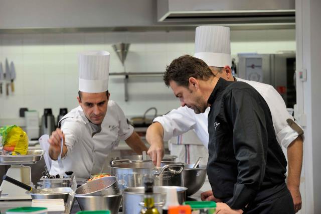 Michel Sarran et des chefs du groupe Elior