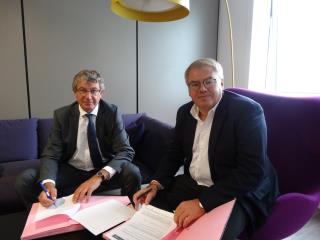 Signature de la convention Louvre Hotels Group et Bpifrance.