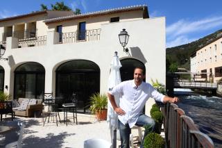 Cédric Vella a transformé l'Hôtel du Parc, sur la rive droite de la Sorgue.