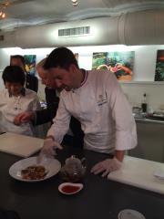 Philippe Mille, chef des cuisines des Crayères à Reims, en démonstration avec du boeuf waguy...