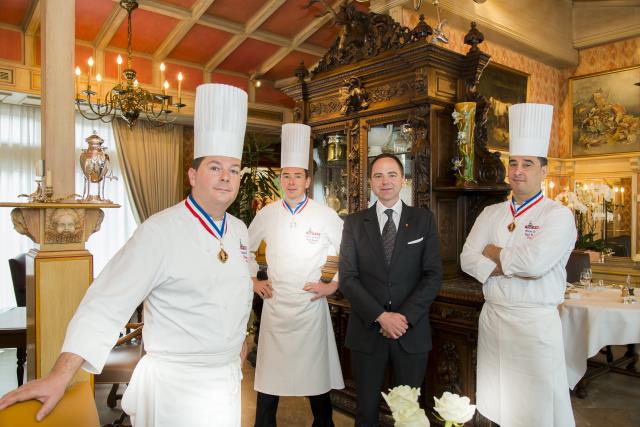 Vincent Le Roux (au centre) en compagnie des chefs Christophe Muller, Gilles Reinhardt et Olivier Couvin.