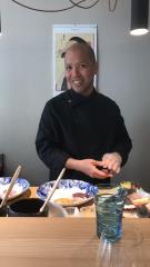 Takao Kobuchi est aux commandes de cet espace attenant au restaurant Keisuke Matsushima.