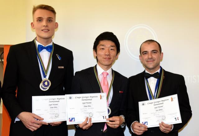 Le podium dans la catégorie professionnels (de gauche à droite) : Erik Tallemeth (3e, Estonie), Junichi Hasegawa (2e, Japon) et Simon Verger (France), le vainqueur