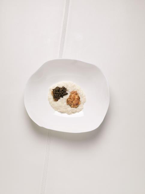 Brouillade de noix de coquille Saint-Jacques 'lulu', pain retrouvé au caviar osciètre.