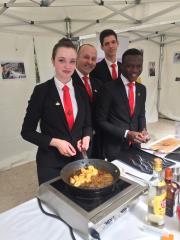 Emmanuel Fournis et les étudiants Paul Bocuse lors de l'atelier de flambage