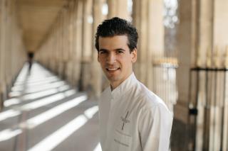 Ancien de Robuchon et Passard, la jeune toque grecque Philip Chronopoulos affirme son style...