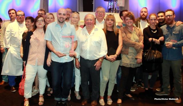 Pascal et Delphine Coulon, heureux lauréats, aux côtés de Gilles Vartanian et des autres primés.