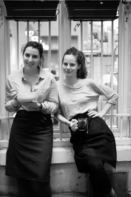 Audrey Bremond  et Maaike Chaix (de gauche à droite) sont les deux fondatrices du bar à porridge.