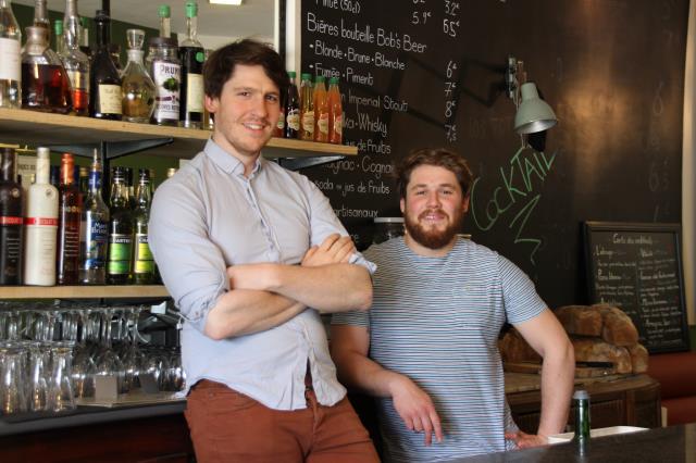 Adrien Bucquet (à gauche) et Manuel Dagens, associés du bar-restaurant Les Cadets et locavores convaincus