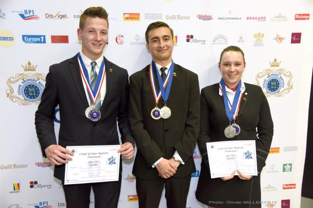 Le podium élèves : (de gauche à droite) Cédric Fourcat (3e), Simon Brochot (1er) et Léa Monniette (2e).