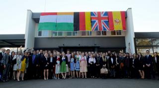Toutes les délégations étrangères se sont retrouvées mardi 19 février au lycée Alexandre-Dumas pour...