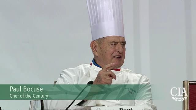 Paul Bocuse expliquant aux étudiants américains l'histoire de la cuisine Française.