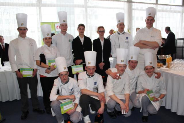 Les élèves primés ont gagné des repas chez les membres de l'association Les Etoiles d'Alsace, partenaire du concours