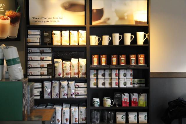 Aux Etats-Unis, les produits des marques appartenant au groupe Starbucks sont désormais disponibles en épicerie.