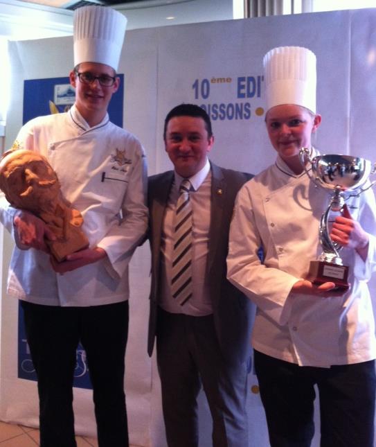 De gauche à droite, Rémi Abry, Franck Baruzier professeur de cuisine au lycée hôtelier de l'équipe et entraîneur de l'équipe et  Angélique Thibouw.