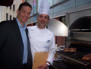 Jean-Grégoire d'Amman, directeur de la restauration, et Diego Amat, le nouveau chef de cuisine.