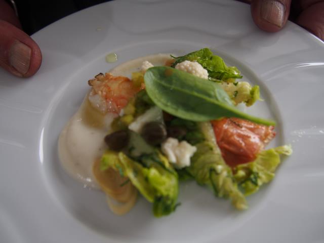 Langoustines justes saisies, purée de choux fleur, pickles de légumes.