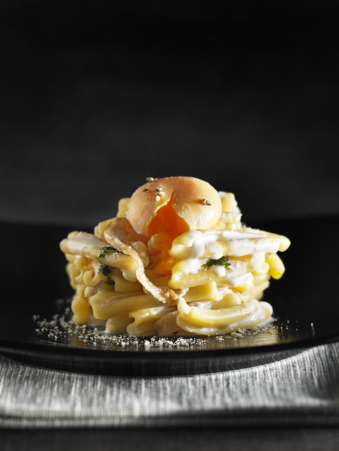 Casarecce Garofalo alla carbonara, cuisson risotto, une recette réalisée par le chef Joseph Viola.