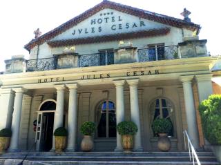 L'hôtel Jules César à Arles est un ancien couvent des Carmélites datant du XVIIe siècle.