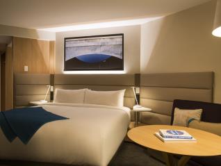 Une chambre du Crowne Plaza (groupe IHG).