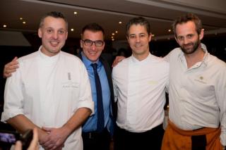 Lors d'un dîner à 6 mains. Au centre : Jorge Gonzalès et Guy Degenne, entourés de Michaël Durieux...