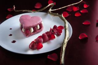 Coeur de macaron à la rose et framboise