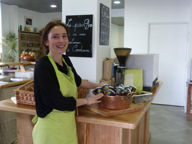 Le Bonheur est dans le Pot , Karine Marie dans son restaurant-boutique Place Saint Pierre à Toulouse,