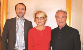 Cédric Béchade avec Chantal et Gérard Perse, propriétaire de l'Hostellerie de Plaisance à...
