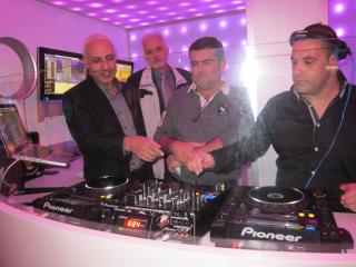 De gauche à droite : Mohammed Barina, gérant de la discothèque Le Vog, Bruno Jahn, Umih Alsace,...