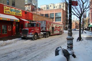 A New-York, la neige rend difficile les livraisons des fournisseurs.