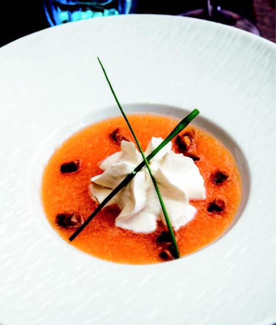 La soupe de melon, chorizo, chantilly de fromage frais et piment d'Espelette de Matthieu Salès.