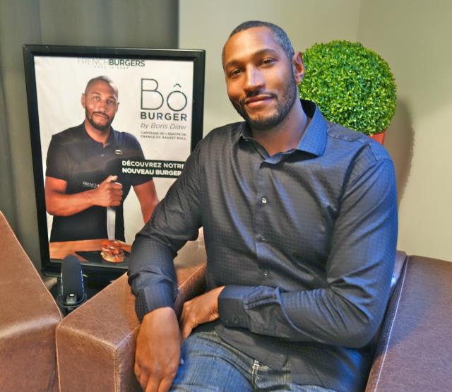 Le 21 septembre le French Burgers des allées de Tourny à Bordeaux était plein à craquer  pour rencontrer Boris Diaw auteur du Bô burger recette concocté avec le chef Pascal Nibaudeau